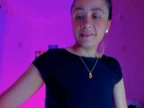 Snapshot of Gabrielabunny1 chatting on 06-10-26, 02:13 Gabrielabunny1 online show from 06-10-26, 02:13