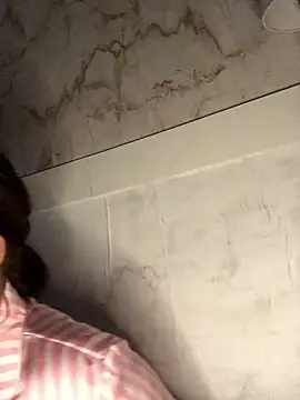 Snapshot of Welsh_Maya221x chatting on 01-05-26, 05:27 Welsh Maya221x online show from 01-05-26, 05:27