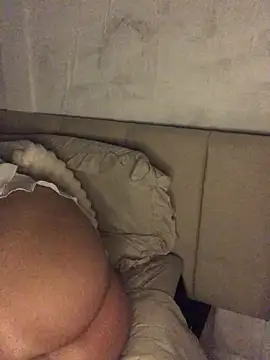 Snapshot of Welsh_Maya221x chatting on 01-07-26, 09:42 Welsh Maya221x online show from 01-07-26, 09:42