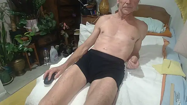 Snapshot of Andypie6 chatting on 06-17-26, 11:31 Andypie6 online show from 06-17-26, 11:31