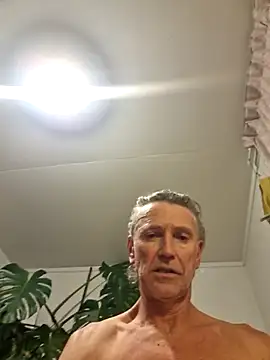 Snapshot of Andypie6 chatting on 06-27-26, 01:39 Andypie6 online show from 06-27-26, 01:39