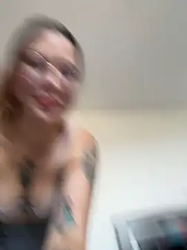 Snapshot of Annyhathatway chatting on 12-17-25, 08:25 Annyhathatway online show from 12-17-25, 08:25