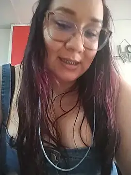 Snapshot of sharon_G chatting on 05-22-26, 06:28 sharon G online show from 05-22-26, 06:28