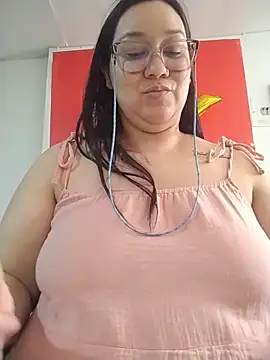 Snapshot of sharon_G chatting on 05-18-26, 06:23 sharon G online show from 05-18-26, 06:23