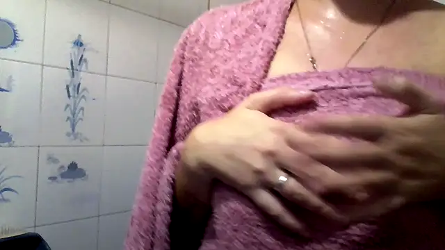 Snapshot of rubia_culonaa chatting on 02-15-26, 09:58 rubia culonaa online show from 02-15-26, 09:58