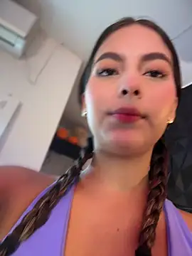 Snapshot of Valeria-escobar chatting on 05-16-26, 11:42 Valeria-escobar online show from 05-16-26, 11:42