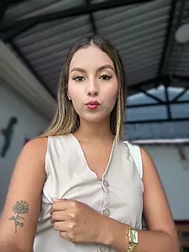 Snapshot of Valeria-escobar chatting on 07-21-26, 11:33 Valeria-escobar online show from 07-21-26, 11:33