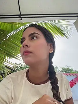 Snapshot of Valeria-escobar chatting on 05-20-26, 11:29 Valeria-escobar online show from 05-20-26, 11:29