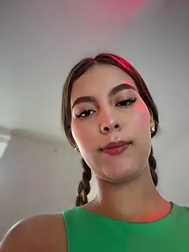Snapshot of Valeria-escobar chatting on 06-27-26, 12:11 Valeria-escobar online show from 06-27-26, 12:11