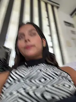 Snapshot of Valeria-escobar chatting on 04-19-26, 01:56 Valeria-escobar online show from 04-19-26, 01:56