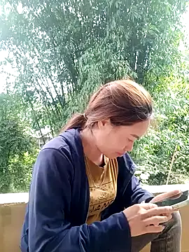 Snapshot of little-effy chatting on 05-04-26, 02:37 little-effy online show from 05-04-26, 02:37