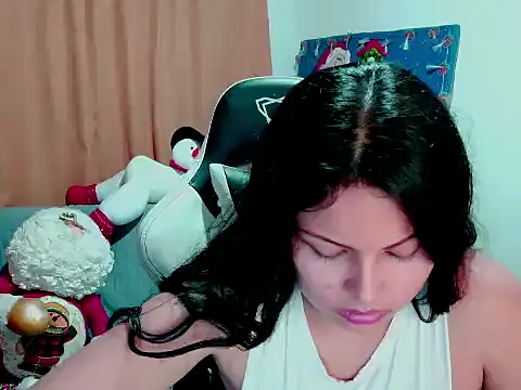 Snapshot of milk_hot_mafe chatting on 12-15-25, 01:44 milk hot mafe online show from 12-15-25, 01:44