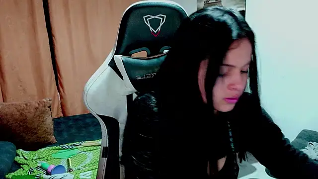 Snapshot of milk_hot_mafe chatting on 02-15-26, 04:13 milk hot mafe online show from 02-15-26, 04:13