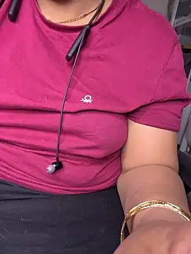 Snapshot of butterflyslay chatting on 03-23-26, 01:39 butterflyslay online show from 03-23-26, 01:39