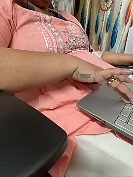 Snapshot of butterflyslay chatting on 03-13-26, 04:39 butterflyslay online show from 03-13-26, 04:39