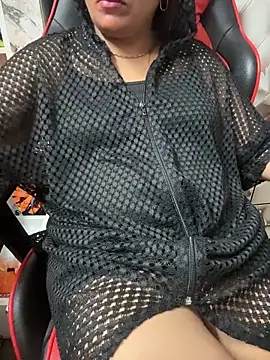 Snapshot of butterflyslay chatting on 04-16-26, 12:44 butterflyslay online show from 04-16-26, 12:44