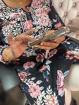 Snapshot of butterflyslay chatting on 04-08-26, 04:08 butterflyslay online show from 04-08-26, 04:08