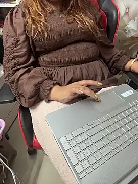 Snapshot of butterflyslay chatting on 04-05-26, 05:08 butterflyslay online show from 04-05-26, 05:08