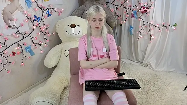 ViollaBloom online show from 01-12-26, 01:34