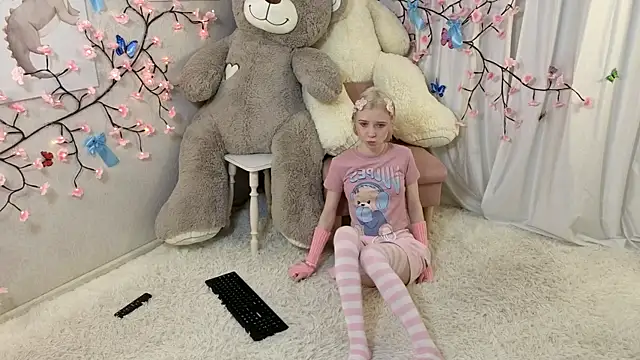 ViollaBloom online show from 12-22-25, 02:44