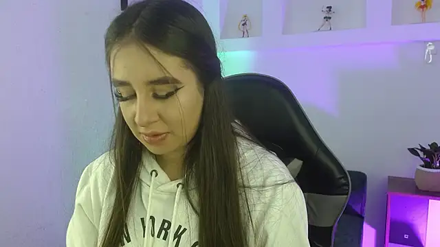 Cherylloviing  online show from 12-22-25, 12:16