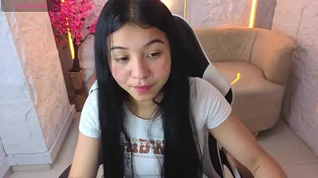 Snapshot of Sofi_Adams_Tx chatting on 12-20-25, 01:03 Sofi Adams Tx online show from 12-20-25, 01:03