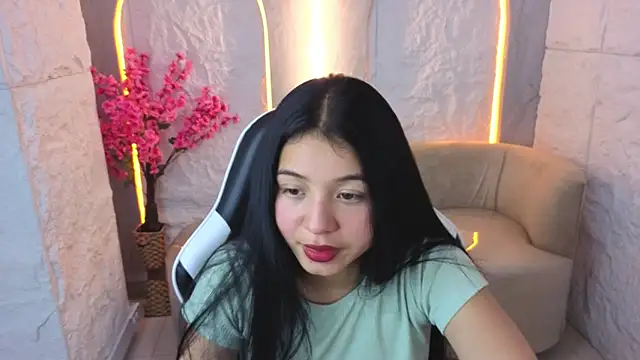 Snapshot of Sofi_Adams_Tx chatting on 12-15-25, 01:28 Sofi Adams Tx online show from 12-15-25, 01:28