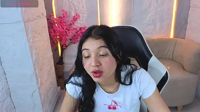 Snapshot of Sofi_Adams_Tx chatting on 12-18-25, 01:15 Sofi Adams Tx online show from 12-18-25, 01:15