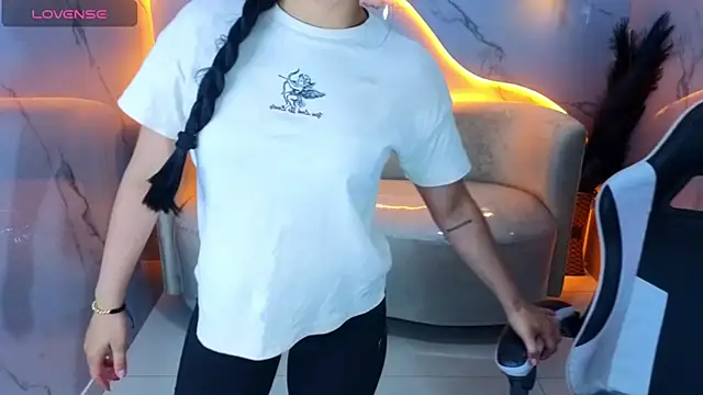 Snapshot of Sofi_Adams_Tx chatting on 01-14-26, 01:15 Sofi Adams Tx online show from 01-14-26, 01:15