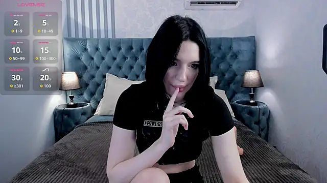 LisaBevy online show from 12-17-25, 08:36