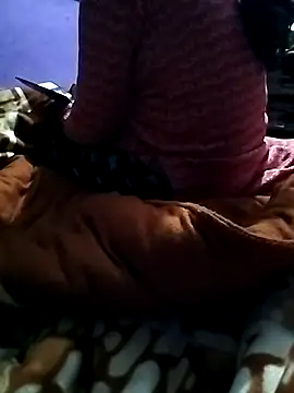 Snapshot of Sweet_Couple_01 chatting on 12-18-25, 05:28 Sweet Couple 01 online show from 12-18-25, 05:28