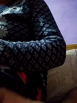 Snapshot of Sweet_Couple_01 chatting on 12-15-25, 05:52 Sweet Couple 01 online show from 12-15-25, 05:52