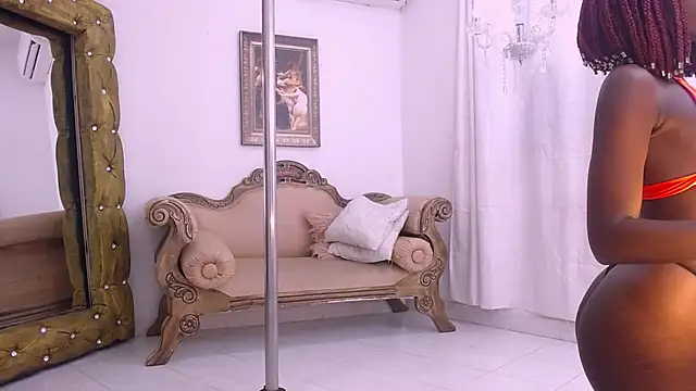 Snapshot of MilaHallu chatting on 05-26-26, 05:33 MilaHallu online show from 05-26-26, 05:33
