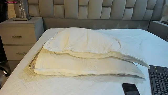 AlaskaFlowerss  online show from 12-21-25, 04:47