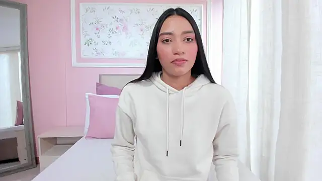 Snapshot of barbara_noa chatting on 12-16-25, 12:31 barbara noa online show from 12-16-25, 12:31