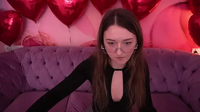 Snapshot of CyrenaLuxe chatting on 02-12-26, 05:45 CyrenaLuxe online show from 02-12-26, 05:45