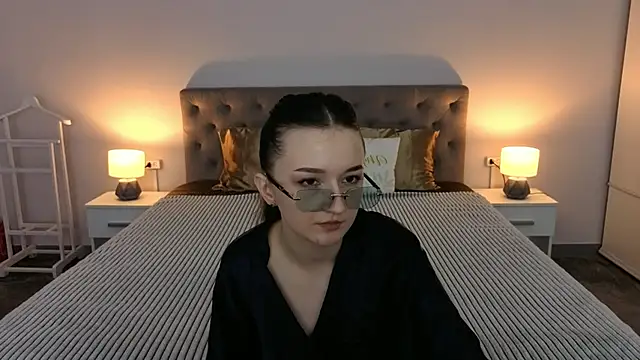 Snapshot of CyrenaLuxe chatting on 04-03-26, 01:50 CyrenaLuxe online show from 04-03-26, 01:50