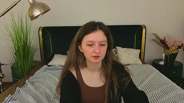 Snapshot of CyrenaLuxe chatting on 03-29-26, 08:49 CyrenaLuxe online show from 03-29-26, 08:49