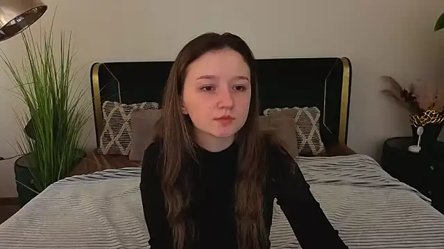 Snapshot of CyrenaLuxe chatting on 03-21-26, 06:47 CyrenaLuxe online show from 03-21-26, 06:47