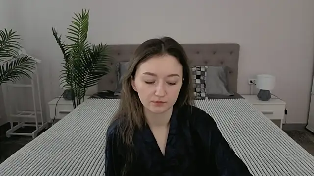 Snapshot of CyrenaLuxe chatting on 03-25-26, 06:35 CyrenaLuxe online show from 03-25-26, 06:35