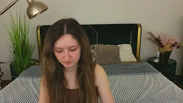 Snapshot of CyrenaLuxe chatting on 03-28-26, 08:43 CyrenaLuxe online show from 03-28-26, 08:43