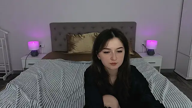 Snapshot of CyrenaLuxe chatting on 04-15-26, 05:28 CyrenaLuxe online show from 04-15-26, 05:28