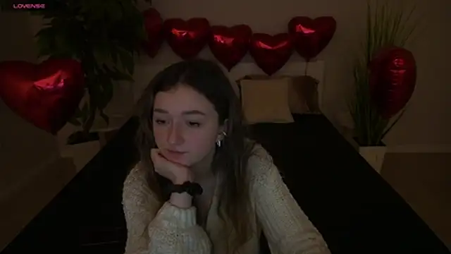 Snapshot of CyrenaLuxe chatting on 02-09-26, 05:00 CyrenaLuxe online show from 02-09-26, 05:00