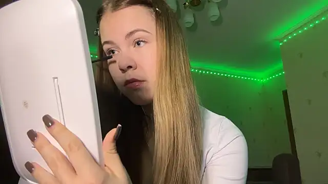 MaevAmy online show from 12-15-25, 12:33