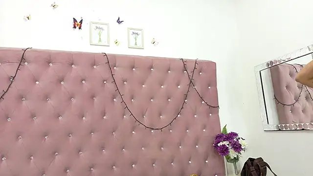 ValentinaFranco1 online show from 01-08-26, 07:53