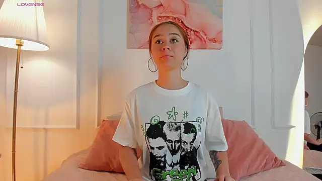 Amelia Saenz  online show from 03-24-26, 09:26