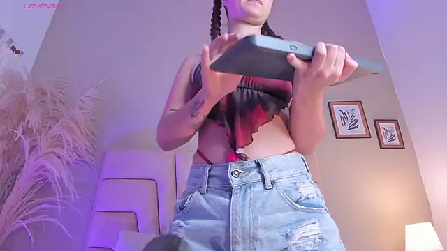 Amelia Saenz  online show from 02-07-26, 07:22