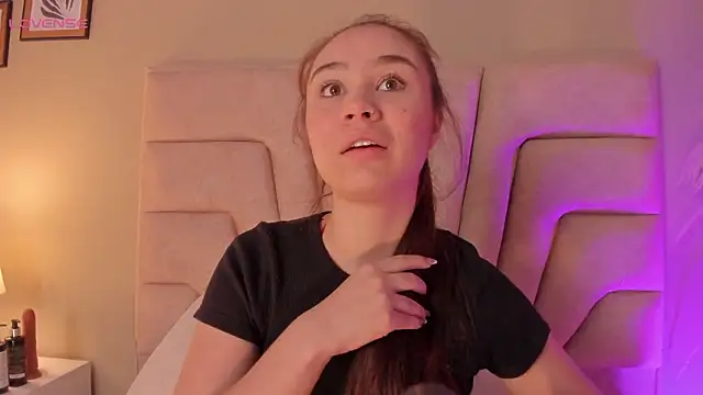 Amelia Saenz  online show from 02-22-26, 11:45