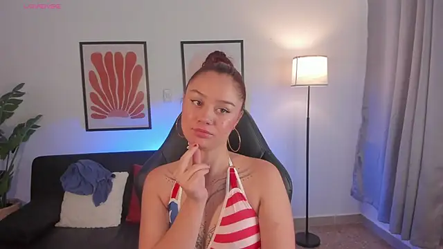 Amelia Saenz  online show from 07-04-26, 01:26
