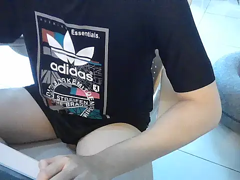 Snapshot of YourBoYyyyyyyy chatting on 12-15-25, 06:30 YourBoYyyyyyyy online show from 12-15-25, 06:30